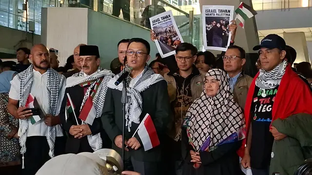 Menteri Luar Negeri (Menlu) Sugiono menyambut 9 WNI aktivis Global Sumud Flotilla yang telah dibebaskan dari penahanan Israel di Bandara Internasional Soekarno Hatta.