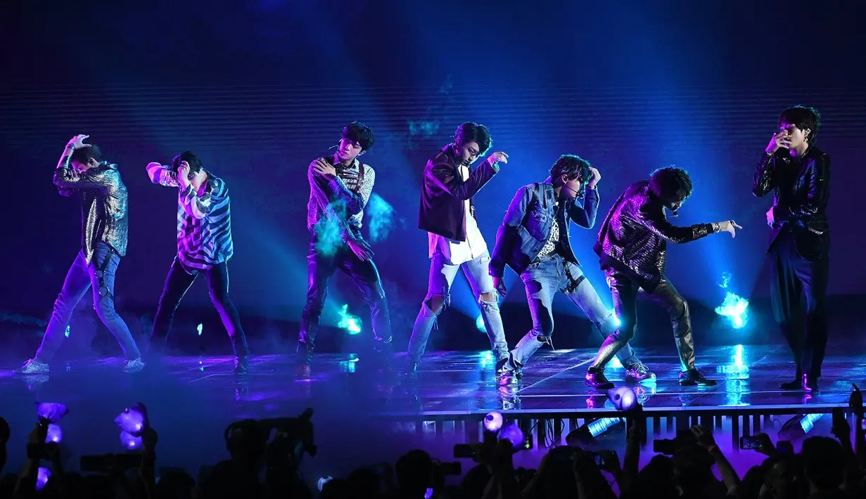 Raihan ini membuat BTS menjadi artis Korea Selatan pertama yang berhasil mendapatkan dua penghargaan di ajang Billboard Music Awards. (AFP/KEVIN WINTER/GETTY IMAGES NORTH AMERICA)