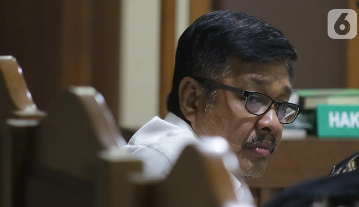 Terpidana penyalahgunaan kewenangan untuk penerbitan IUP di Sulawesi Tenggara, Nur Alam saat mengikuti sidang PK di Pengadilan Negeri Jakarta Pusat, Kamis (31/10/2019). Sebelumnya di tingkat kasasi, mantan Gubernur Sulteng dijatuhi hukuman 12 tahun penjara. (Liputan6.com/Helmi Fithriansyah)