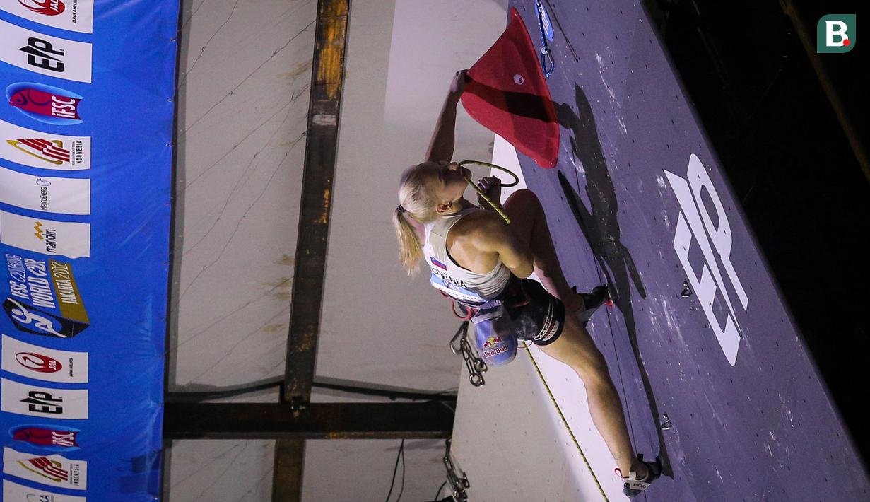 <p>Janja Garnbret asal Slovenia tercatat menjadi satu-satunya atlet yang berhasil hingga puncak. (Bola.com/Bagaskara Lazuardi)</p>