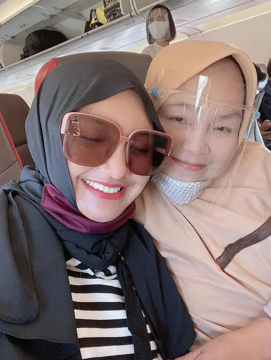 Kebersamaan Jihan dan ibunya selalu terlihat manis dan penuh cinta. Keduanya pun tampak bahagia di setiap kesempatan. (Liputan6.com/IG/@jihanaudy123_real).