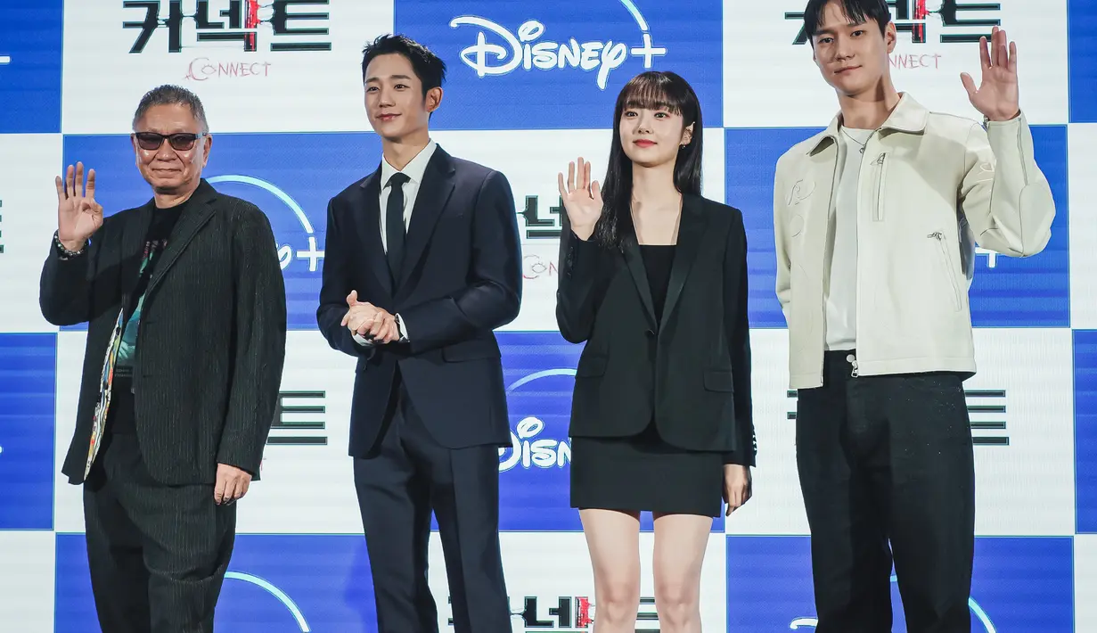 Takashi Miike, Jung Hae In, Kim Hyejun, dan Go Kyung Pyo dalam konferensi pers Connect. (Foto: Disney Plus Hotstar)