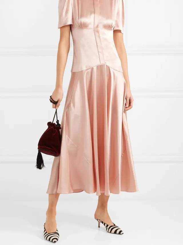 Baju prewedding dengan romantis