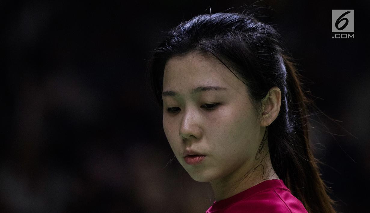 Pebulu tangkis Hong Kong, Tsz Huen Lam saat tampil pada Asian Para Games cabang bulu tangkis RR 3 di Istora Senayan, Jakarta, Kamis (11/10). (Bola.com/Vitalis Yogi Trisna)