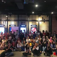 Menonton Film Mantan Manten Bersama Tuna Netra (Visinema Pictures)