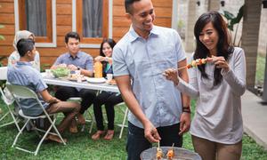 Barbeque party seru di rumah. (depositphotos.com/odua)