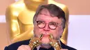 "Aku adalah seorang imigran seperti banya dari kalian, dan untuk 25 tahun terakhir aku tinggal di berbagai negara," ujar del Toro dilansir dari Variety. (scmp.com)