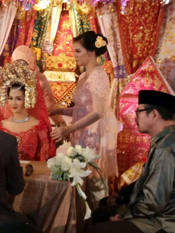 Pernikahan Nina Zatulini dan Chandra Tauphan 