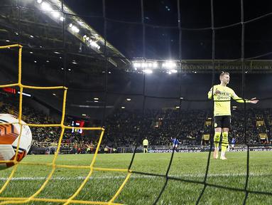 Pemain Borussia Dortmund Marco Reus bereaksi kecewa setelah timnya menerima gol dari pemain Rangers Alfredo Morelos pada pertandingan sepak bola Liga Europa di Dortmund, Jerman, 17 Februari 2022. Borussia Dortmund kalah 2-4. (AP Photo/Martin Meissner)