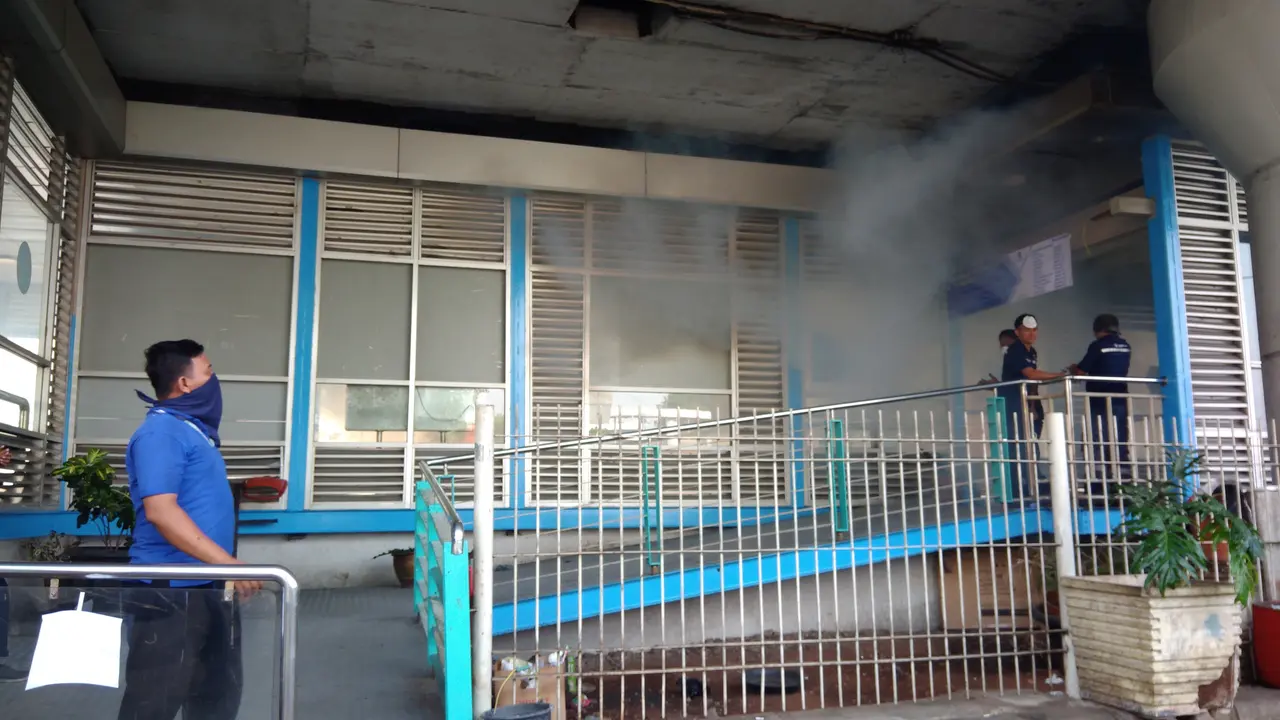 Hilangkan Bau Amis, Halte Kampung Melayu Difogging