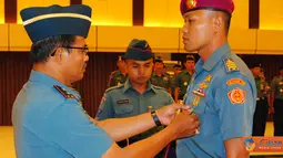 Citizen6, Surabaya: Pendidikan aplikasi yang seluruhnya diikuti perwira pertama berpangkat kapten ini, hanya berlangsung selama dua bulan dan ditutup secara langsung Komandan Kobangdikal Laksda TNI Sadiman. (Pengirim: Penkobangdikal)