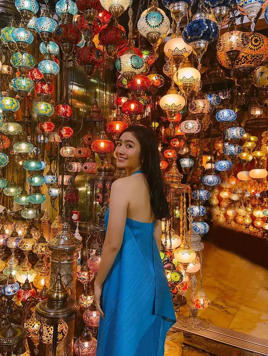 Senyuman Febby Rastanty memberikan aura positif bagi siapa aja yang melihat. (FOTO: instagram.com/febbyrastanty/)