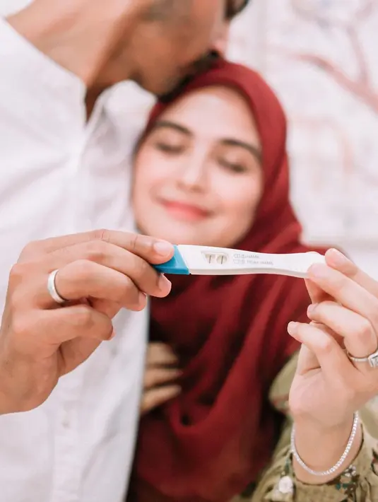 Tak sedikit netizen yang memberikan ucapan selamat pada Vebby dan Razi atas kehamilan anak kedua. Mereka juga mendoakan agar ibu dan janin di kandungannya sehat selalu hingga persalinan nanti.
(Liputan6.com/IG/@vebbypalwintaa)