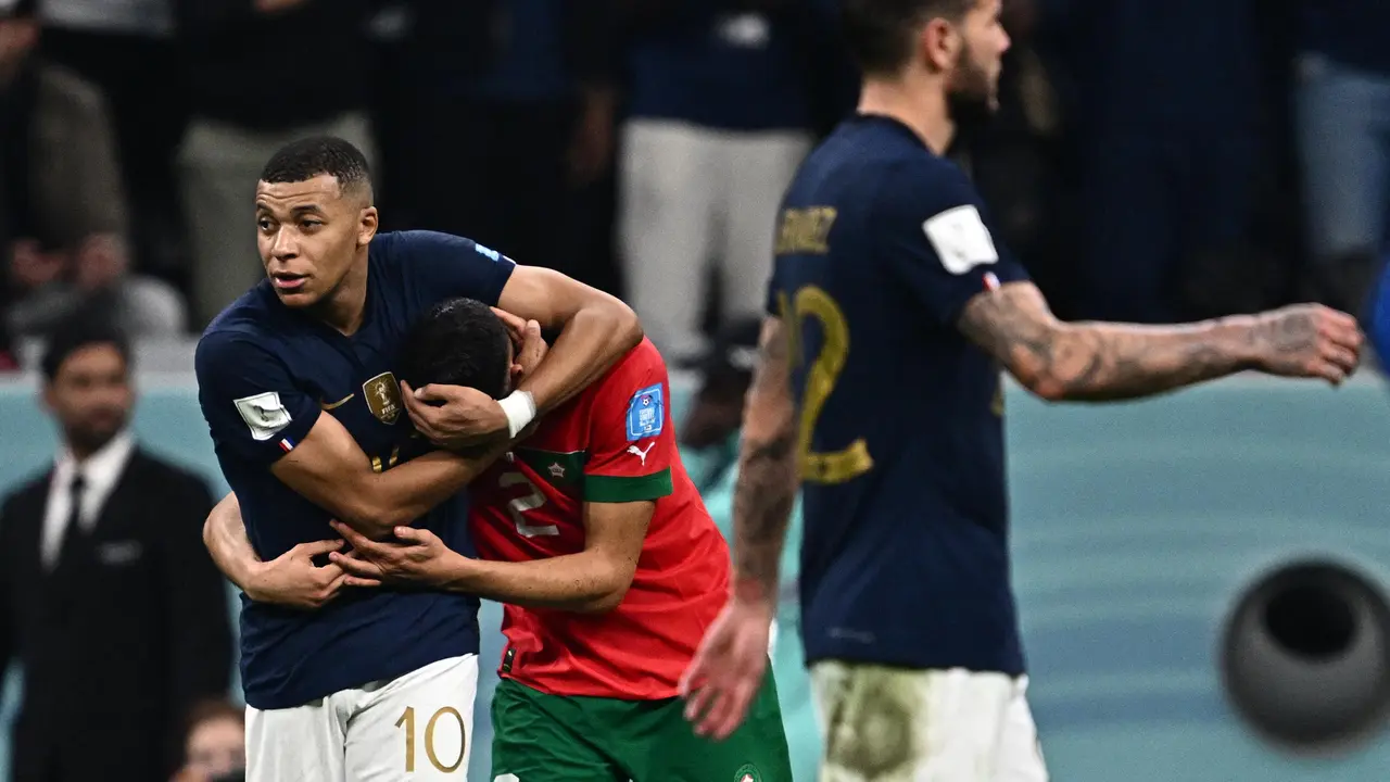 Foto: Potret Persahabatan Mbappe dan Hakimi, Saling Beri Pelukan hingga Bertukar Jersey setelah Laga Semifinal Piala Dunia 2022