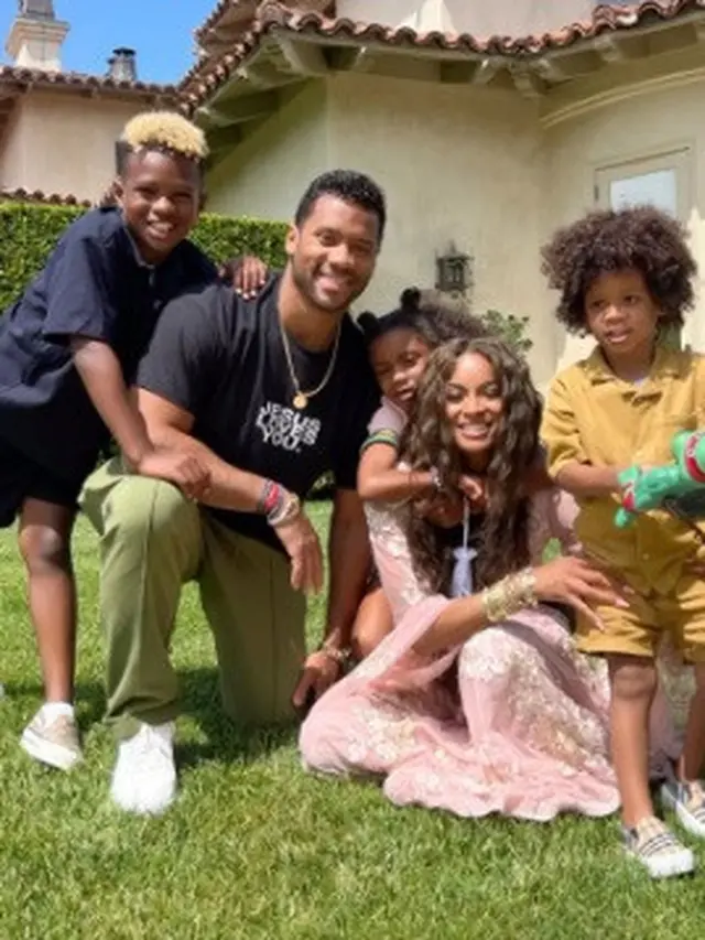 Penyanyi Ciara dan keluarga (Foto: Instagram ciara)
