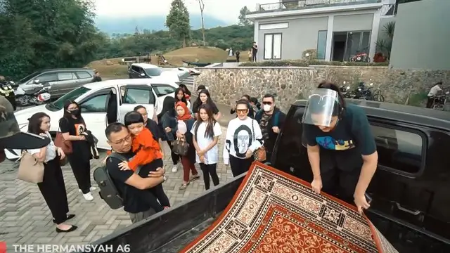 Rayakan Aurel Trending YouTube, Ini 6 Momen Liburan Keluarga Hermansyah Naik Pikap