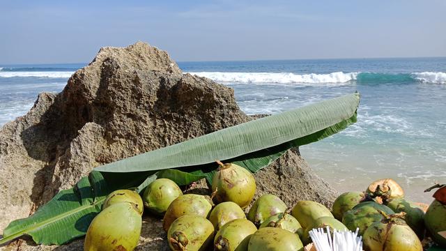 Nikmati Sarapan Santai di Pinggir Pantai Balangan Bali