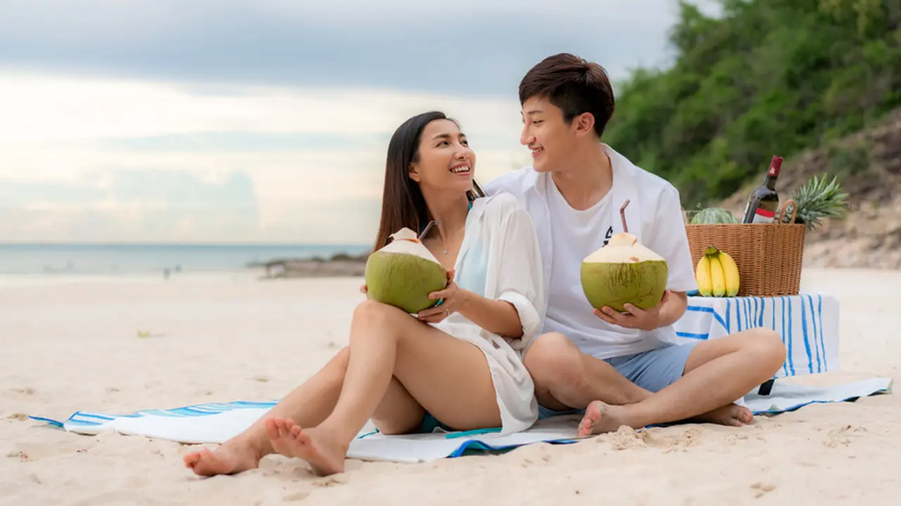 couple romantis bahagia