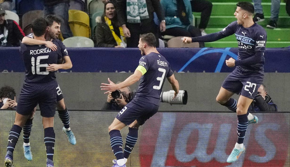 Manchester City tanpa ampun menghajar Sporting Lisbon pada leg pertama babak 16 besar Liga Champions yang digelar di Estadio Jose Alvalade, Rabu (16/2/2022). (AP/Armando Franca)
