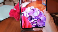 Galaxy Fold telah dirilis di Indonesia dengan banderol harga Rp 30,8 jutaan.