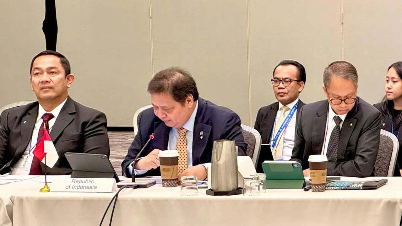 Menteri Koordinator Bidang Perekonomian Airlangga Hartarto bersama menteri ekonomi dari 13 negara mitra IPEF menandatangani Perjanjian Rantai Pasok pada Indo-Pacific Economic Framework Ministerial Meeting (IPEF-MM) Ketiga di San Francisco.