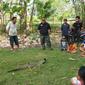 Buaya yang ditangkap nelayan danau limboto langsung dievakusi BKSDA Gorontalo (Arfandi/Liputan6.com)
