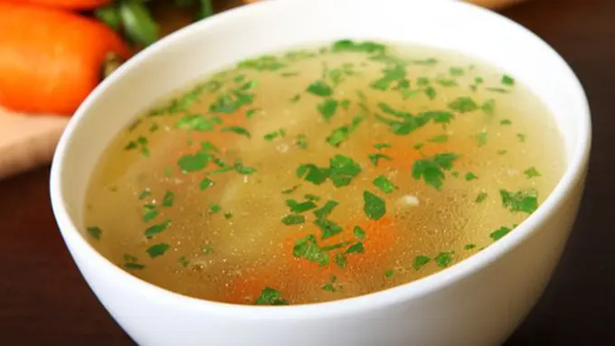 Membuat kaldu ayam/ copyright NDTV Food