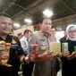 Penggerebekan pabrik jamu palsu di Kampung Cilongok, Desa Sukamantri, Pasar Kemis Kabupaten Tangerang, Banten. (Liputan6.com/Pramita Tristiawati)