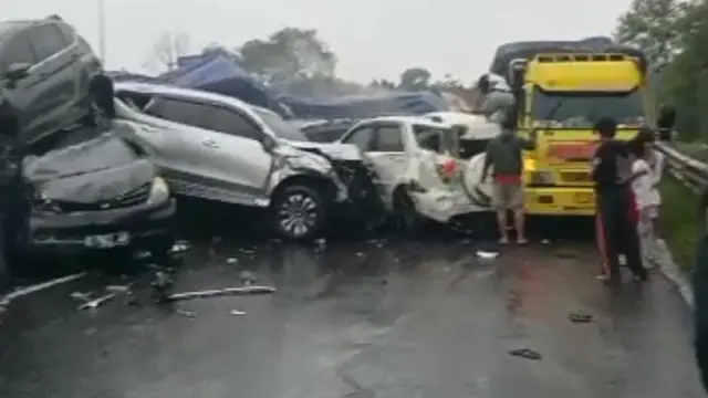 Saling Tumpuk, Puluhan Mobil Terlibat Tabrakan Beruntun di Tol Cipularang