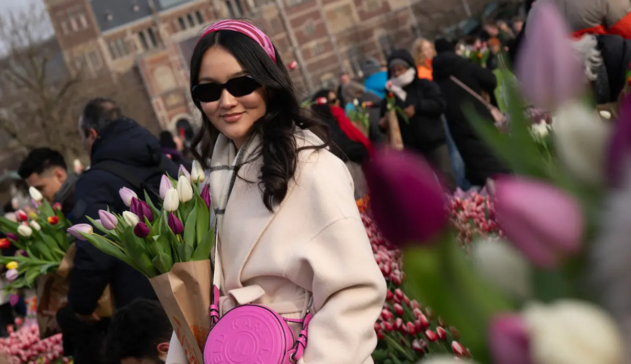 Ada sekitar 200.000 tulip yang bisa dibawa pulang oleh para pengunjung. (AP Photo/Peter Dejong)
