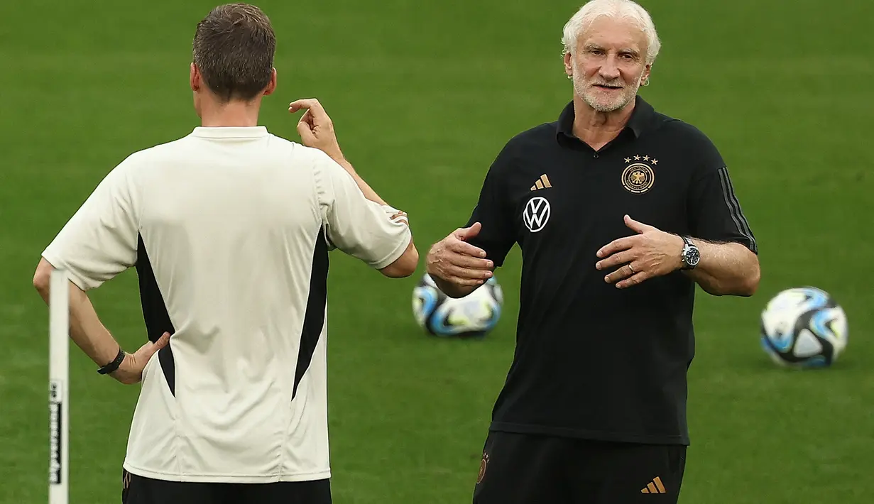 Hasil buruk ini membuat Federasi Sepakbola Jerman (DFB) memecat pelatih Hansi Flick, dan menunjuk Rudi Voller sebagai caretaker untuk pertandingan uji coba melawan Prancis. (FRANCK FIFE / AFP)
