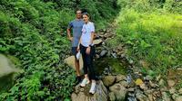 Najwa Shihab bersama sang suami, Ibrahim Sjarief Assegaf tengah berada di kaki gunung Salak. Keduanya tengah melakukan olahraga. (Foto: Instagram/@najwashihab)