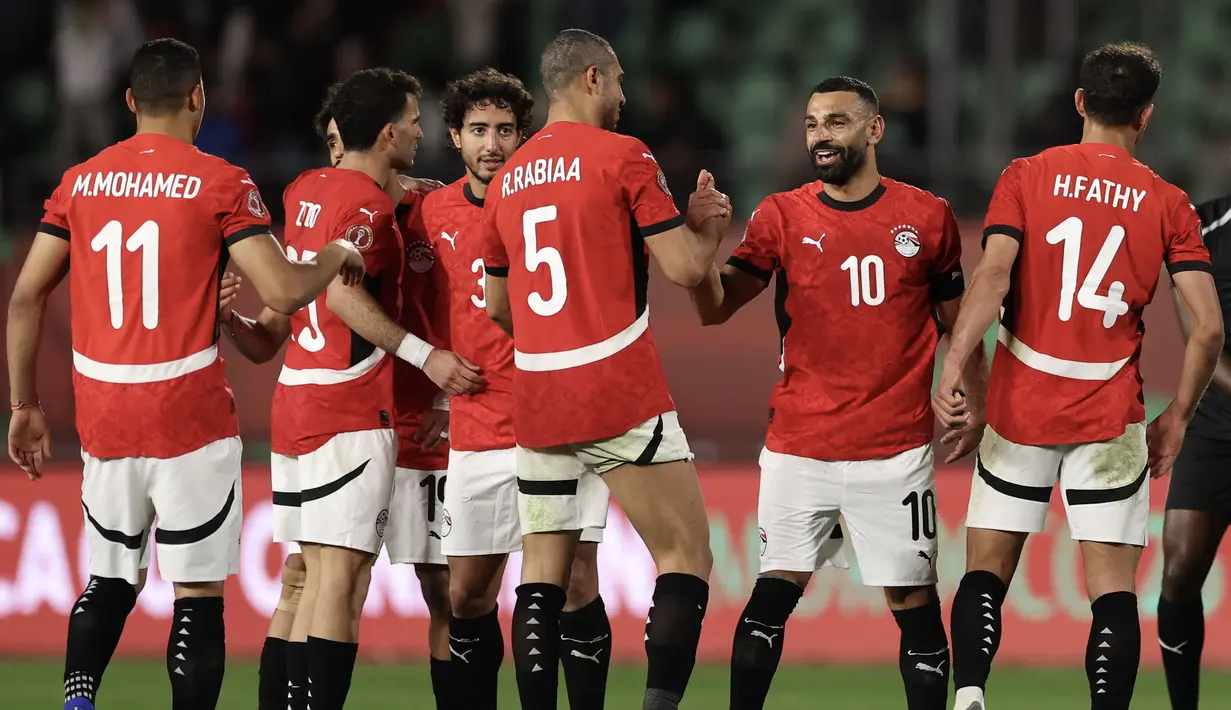 Pemain Mesir, Mohamed Salah merayakan kemenangan atas Benin dalam laga 16 besar Piala Afrika 2025 di Grand Stadium, Agadir, Maroko, Senin (05/01/2026) waktu setempat. (AFP/Franck Fife)
