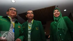 Ketua Muktamar PPP di Bandung Hasan Husairi dan Wasekjen DPP PPP Achmad Baidowi saat berada di KPK, Jakarta Jumat (4/3). Kedatangannya untuk berkoordinasi menjalin super visi dengan KPK. (Liputan6.com/Helmi Afandi)