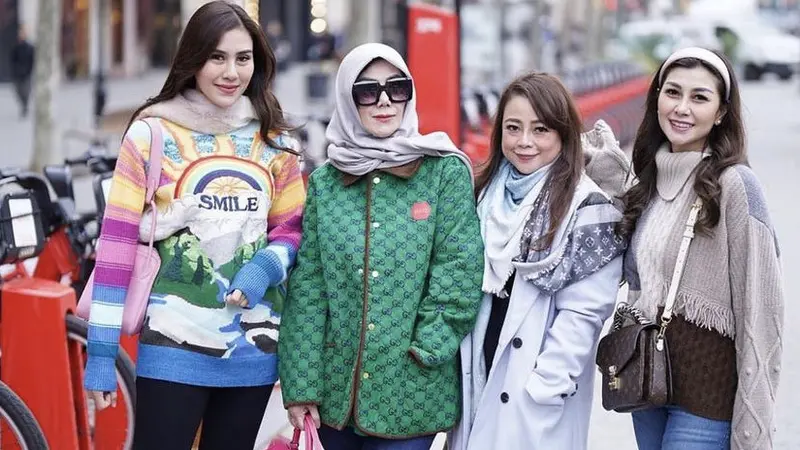 Gaya Fashion Mama Amy Qanita, Nisya, dan Syahnaz saat liburan