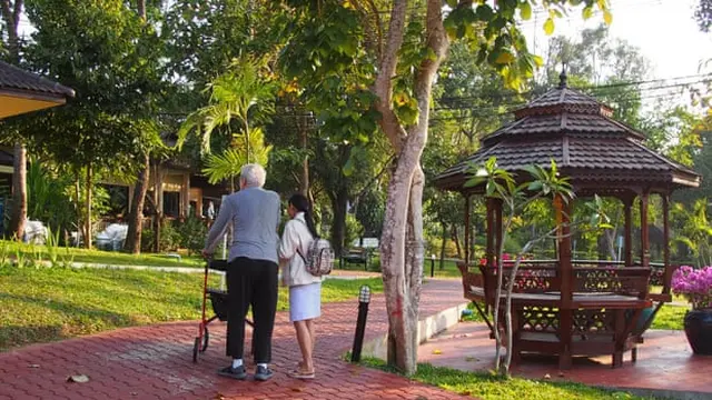 Sebuah resor perawatan di Thailand, beberapa fasilitas lebih mirip hotel bintang empat.