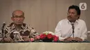 Menkominfo Johnny G Plate didampingi Menko PMK Muhadjir Effendi memberikan keterangan pada acara forum pimred di Jakarta, Selasa (3/3/2020). Acara membahas permasalahan aktual yang terjadi di Indonesia salah satunya terkait virus corona COVID-19. (Liputan6.com/Faizal Fanani)
