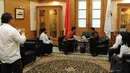 Percakapan itu berlangsung dari ruang kerja Jokowi di Balaikota, Jakarta, Rabu (24/9/14). (Liputan6.com/Herman Zakharia)