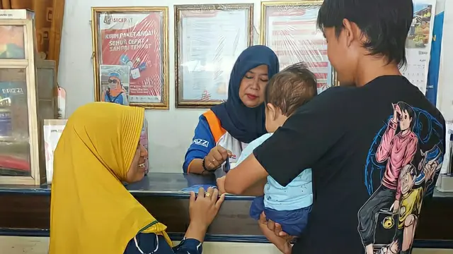 Sri Handayani (47 tahun), perempuan asal Surabaya yang memilih jalan suksesnya menjadi agen BRILink. Istimewa