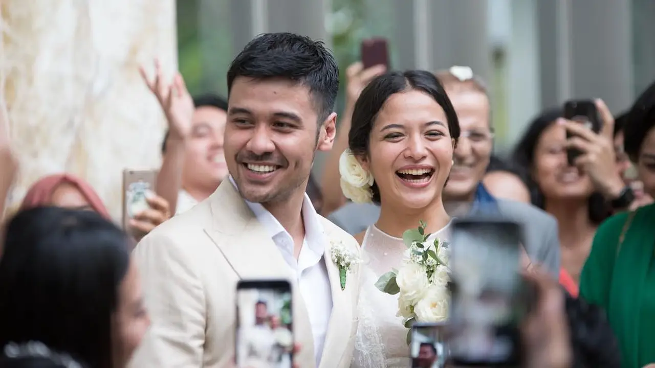 [Bintang] Baru Menikah, Ini 8 Potret Keromantisan Chicco Jerikho dan Putri Marino