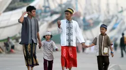 Mayoritas umat muslim di Indonesia merayakan Hari Raya Idul Fitri 1 Syawal 1435 H sesuai jadwal yang ditetapkan pemerintah, Jakarta, Senin (28/7/14). (Liputan6.com/Miftahul Hayat)