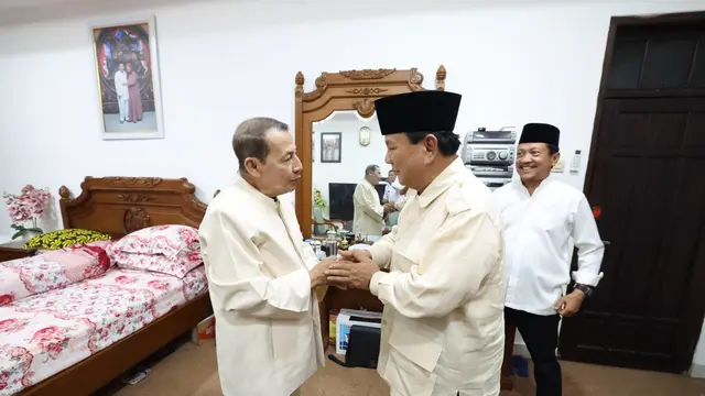 Ketua Umum Partai Gerindra Prabowo Subianto meneruskan silaturahmi lebarannya dengan berkunjung ke kediaman Habib Muhammad Lutfi bin Yahya