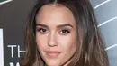 Jessica Alba memiliki bibir yang penuh dan seksi menjadi salah satu daya tarik utama sang aktris tersebut. Gadis keturunan meksiko ini selalu tampil memesona. (AFP/Bintang.com)