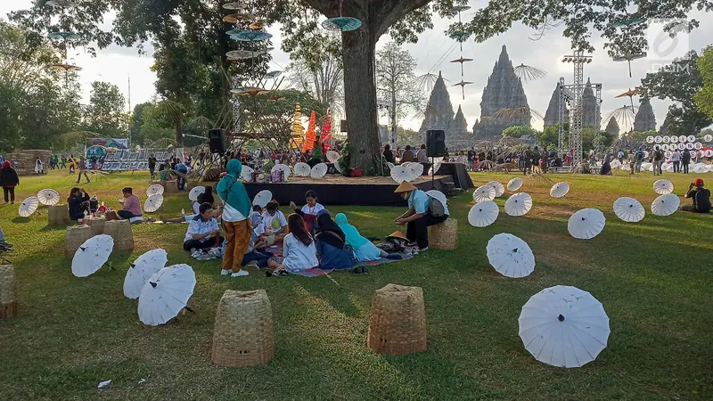 Semarak Festival Payung Indonesia 2019 di Candi Prambanan