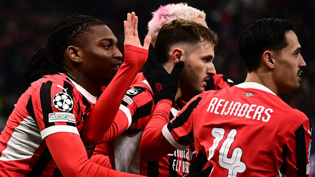 Foto: Momen Santiago Gimenez Tolak Selebrasi setelah Cetak Gol ke Gawang Mantan, AC Milan Malah Tersingkir di Liga Champions