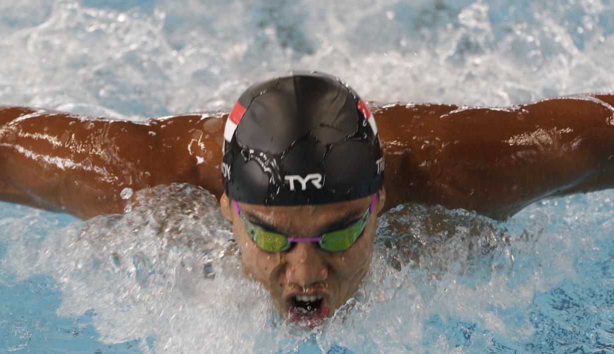 Perenang Indonesia, Triady Fauzi, saat mengikuti Jakarta Open 2019 di Stadion Aquatic, Jakarta, Jumat (27/9). Turnamen ini merupakan Kualifikasi PON XX Papua dan seleksi akhir Tim Renang SEA Games 2019. (Bola.com/Vitalis Yogi Trisna)