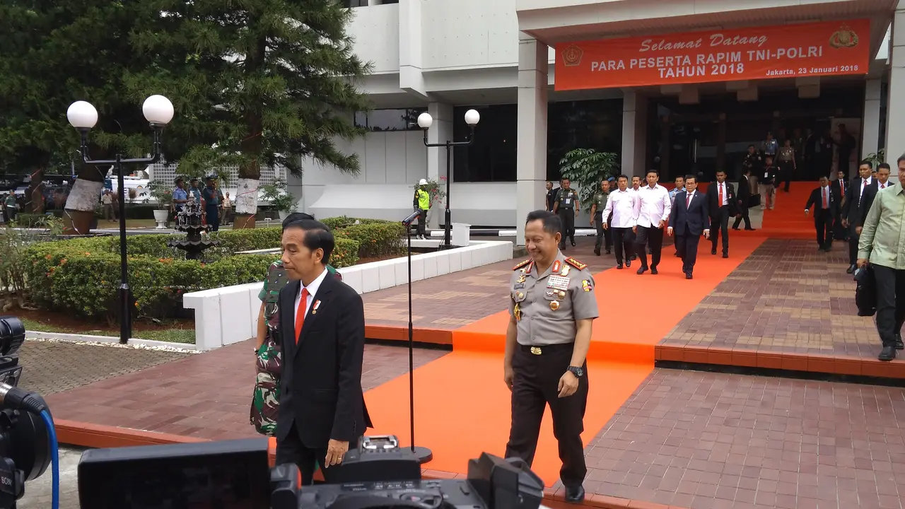 Presiden Joko Widodo atau Jokowi membuka rapat pimpinan tahunan TNI-Polri di Mabes TNI, Cilangkap, Jakarta Timur, Selasa (23/1 /2018).