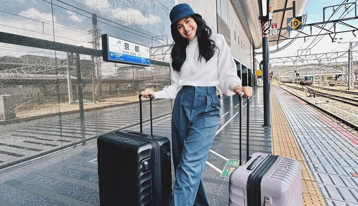 Dalam akun Instagram pribadinya, Maudy Ayunda memang sering mengunggah berbagai kegiatannya. Bahkan, terbaru dirinya diketahui tengah asyik berlibur di Jepang dengan sang suami, Jesse Choi. (Liputan6.com/IG/@maudyayunda)