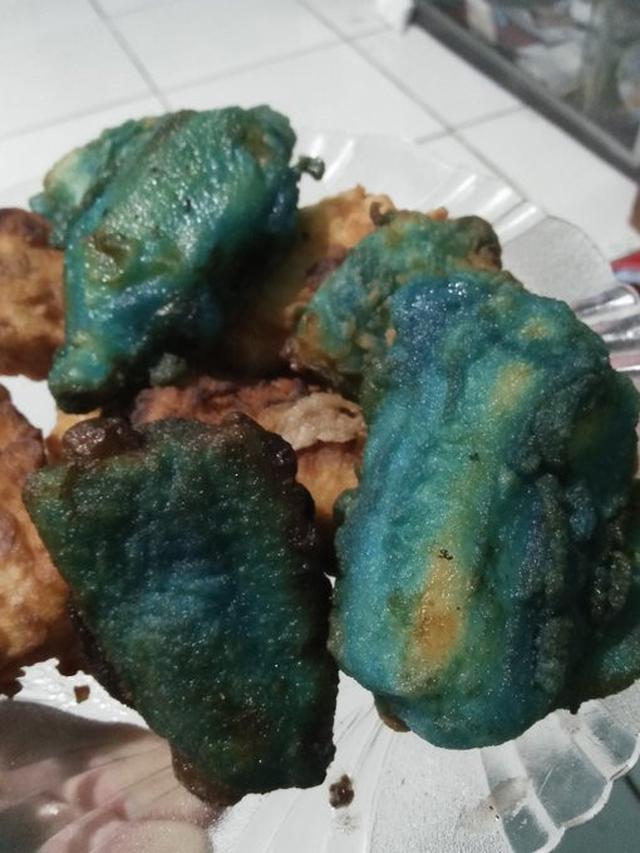 6 Cara Makan Pisang Goreng Ini Nyeleneh Banget