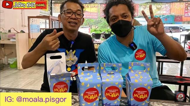 Arie Kriting berjualan Pisang Goreng